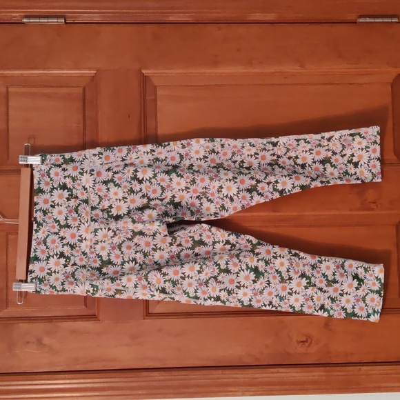 Daisy Chain High Waisted battle pants capris from Blackmilk - Picture 3 of 7